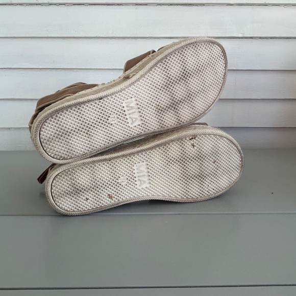 MIA Tan Platform Sandals - Picture 12 of 13